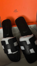 HÉRMS SIYAH SANDALS