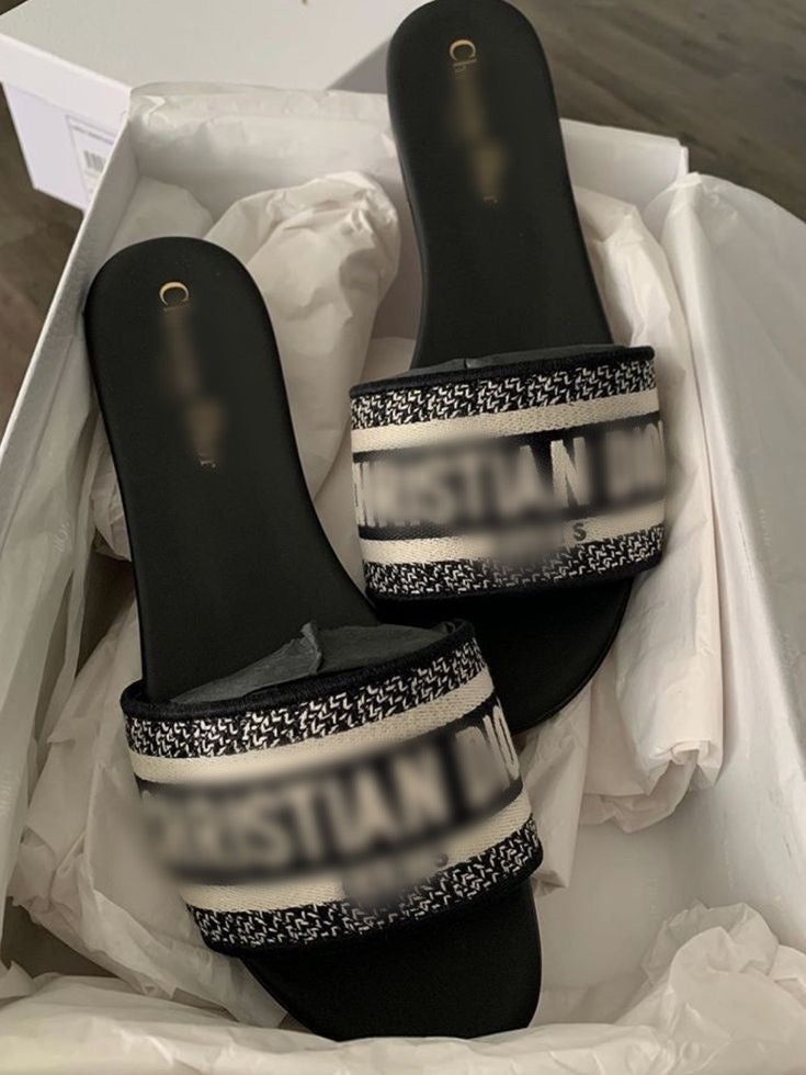 Elisé dion Sandals